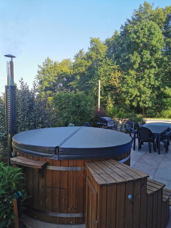 Agreable Appartement Avec Spa Proche De La Foret Brechaumont Luaran gambar